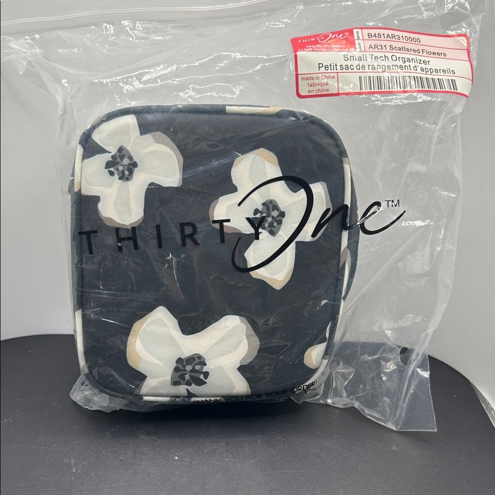 Thirty-One Floral Tech Organizer in Black and White